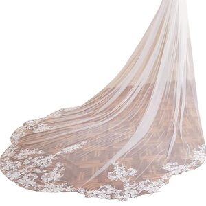 Elegant White Lace Bridal Veil